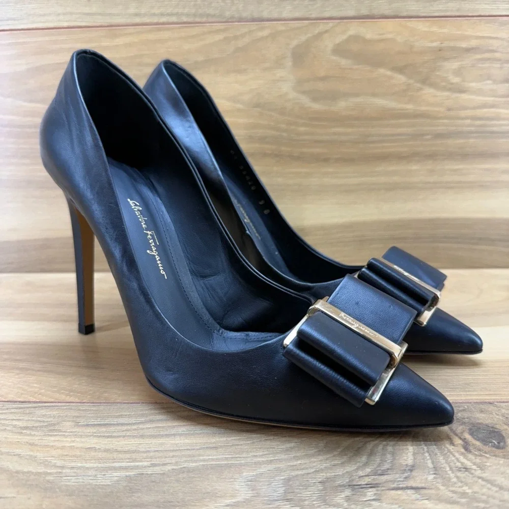 Salvatore Ferragamo Zeri Bow Double Pumps 9 B Black Leather Pointed Toe Formal